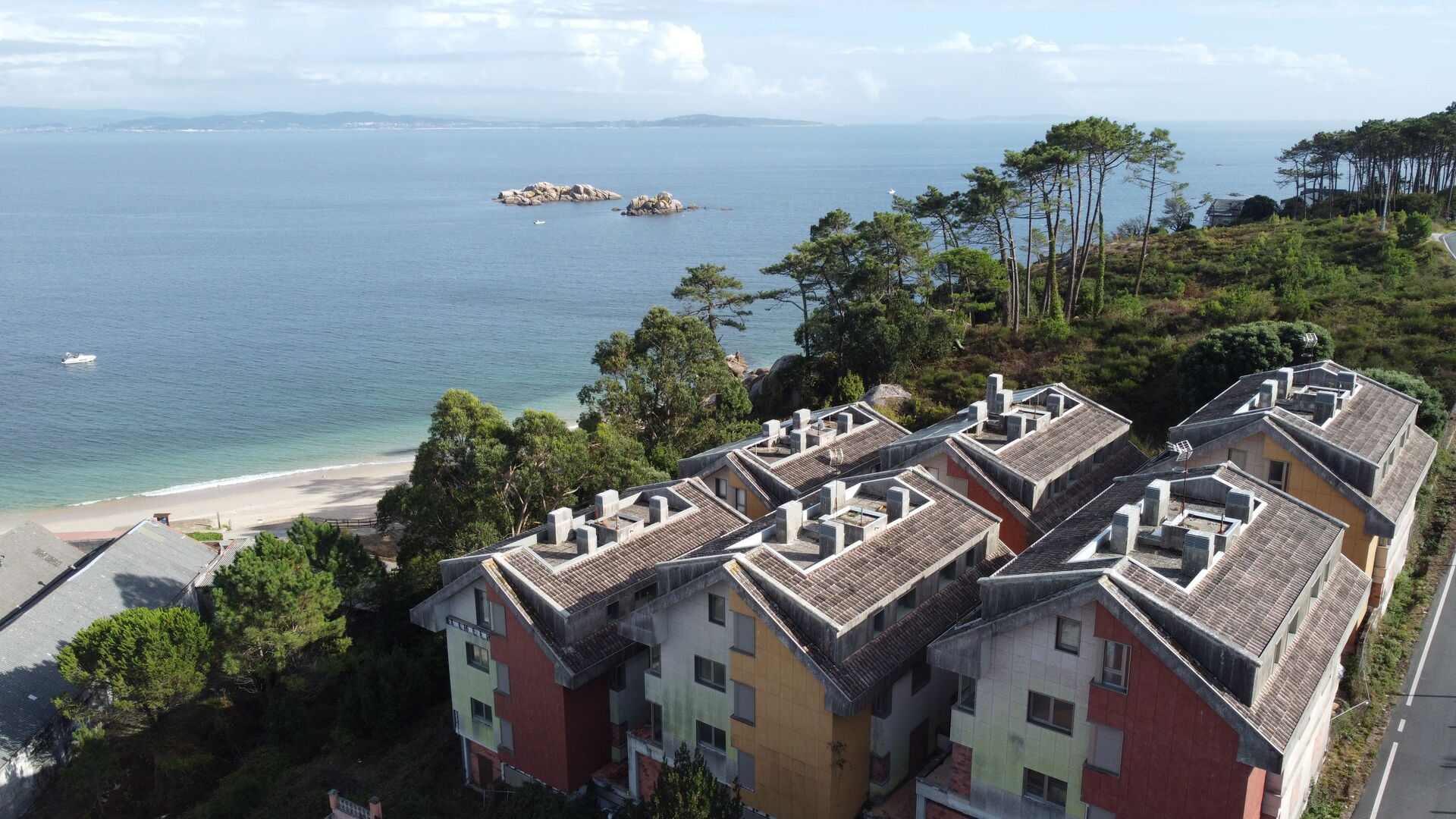 Vista panorámica del mar y los islotes desde Área Secada